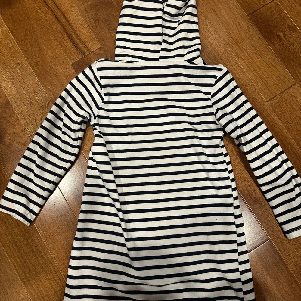 Not  sure girls hooded